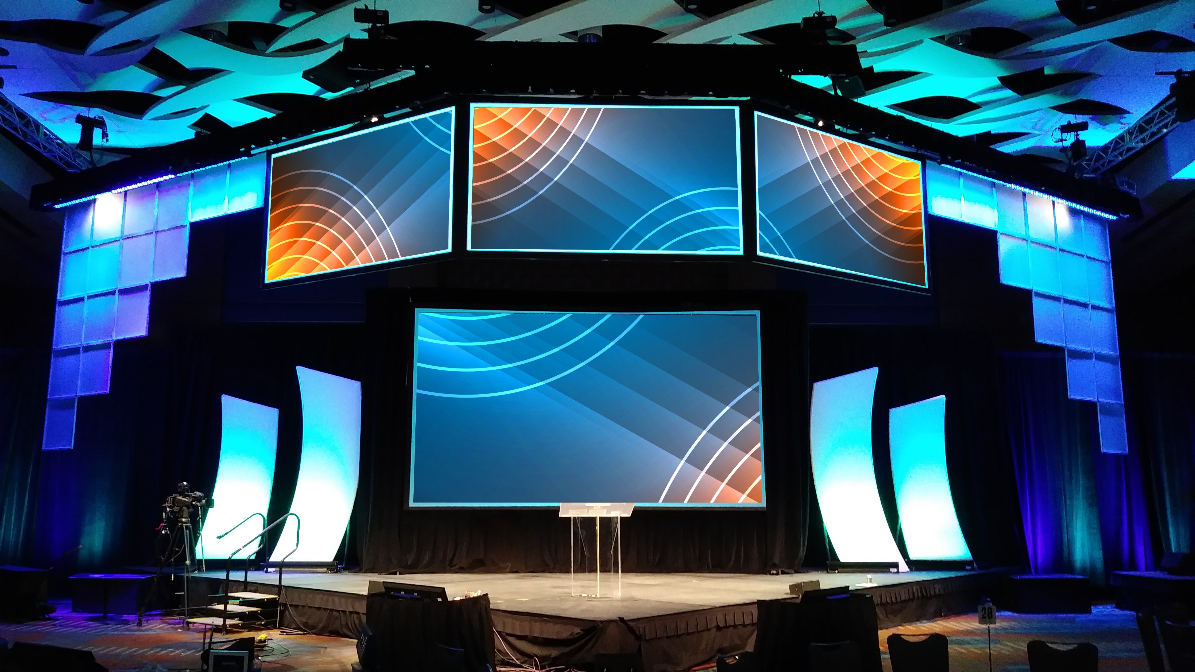 Four-Screen Layout with Scenic Tiles and Fabric Wings – ON Services Studio